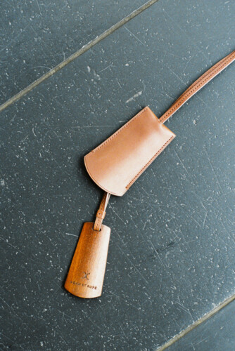 【天童木工】SHOEHORN NECKLACE アダムエロペ ADAM ET ROPE“ SHOEHORN NECKLACE ”｜天童木工